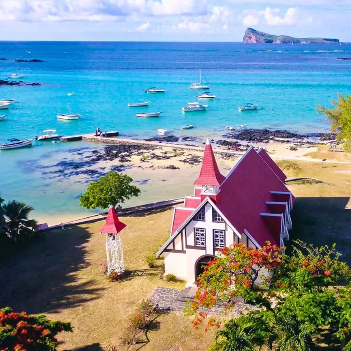 Scorcio di spiaggia con mare cristallino a sud est di Mauritius